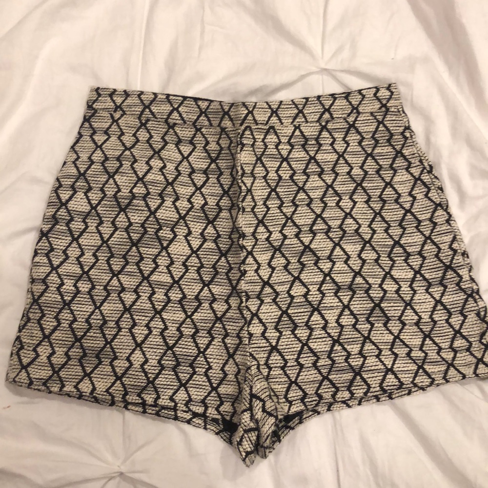 High waisted, patterned shorts